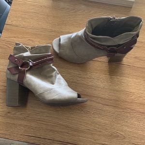 GUC open toe heeled booties